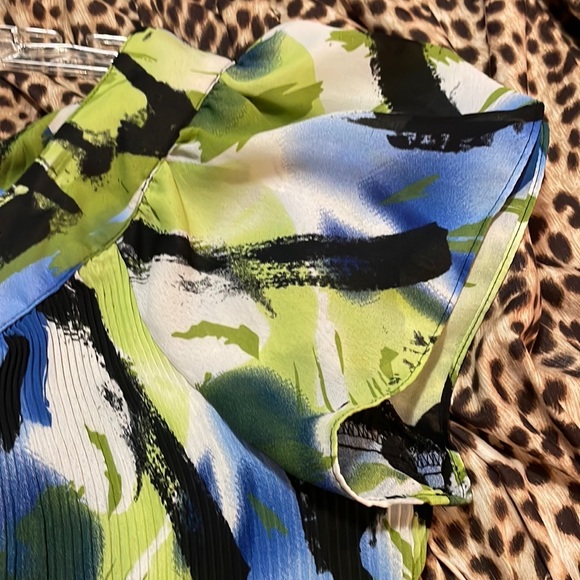 Sheer floral top - Picture 2 of 7